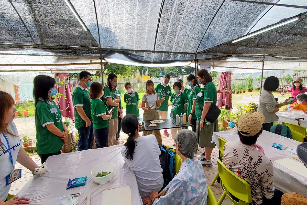 Outreach Programs with Corporate Volunteers