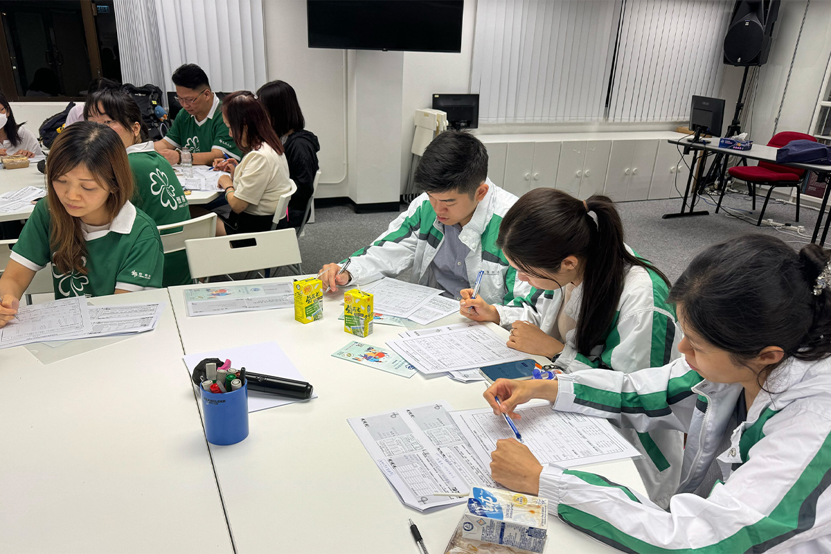 The Hang Lung As One Volunteer Team apply the cognitive assessment methods they learned to assist with the cognitive testing at Amoy Plaza